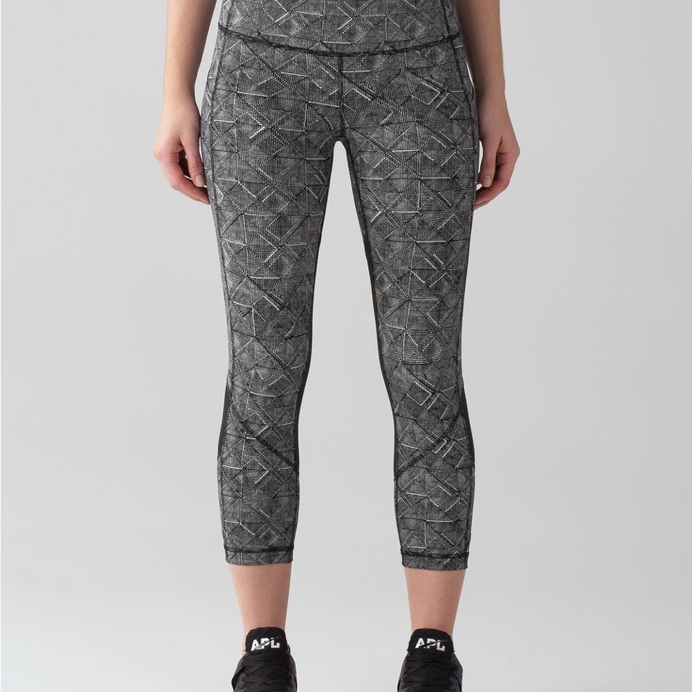 Lululemon Pace Rival Crop 22"
Formation Alpine White Black / Black